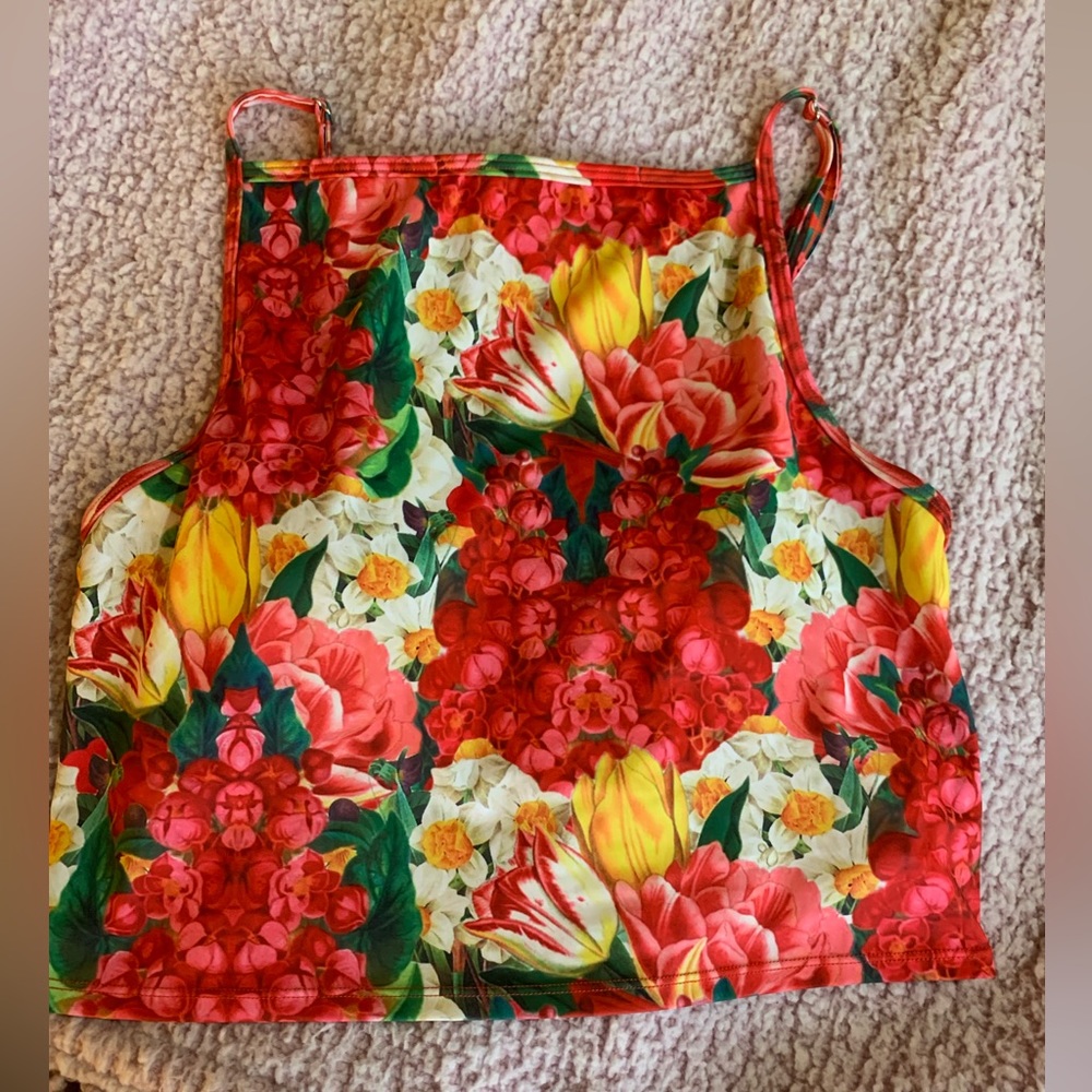 Kortni Jeane Tulips Squared up Top XL EUC